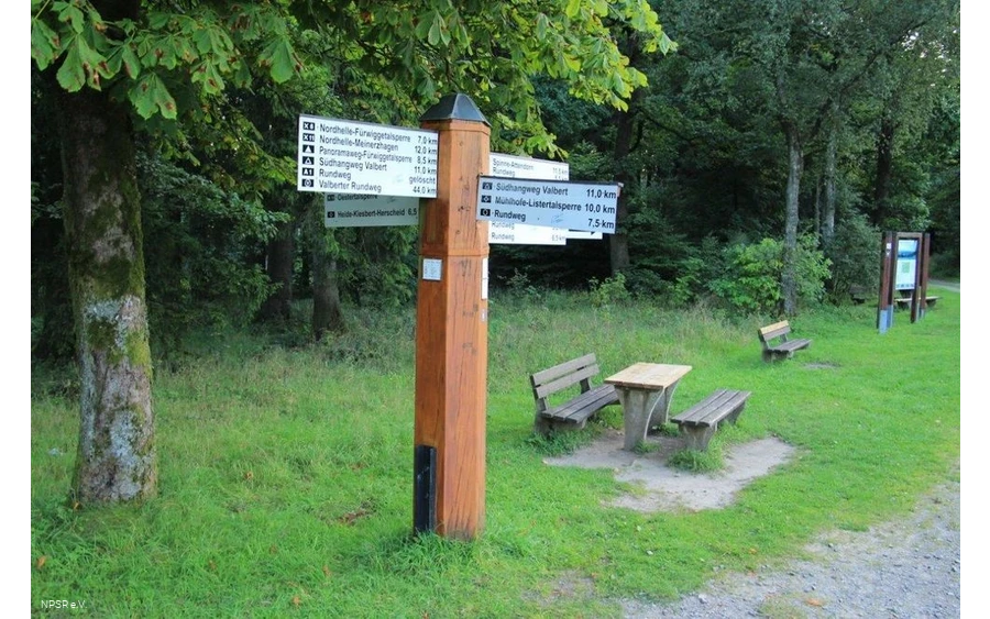 Wegekreuz der SGV am Rastplatz &amp;quot;Spinn