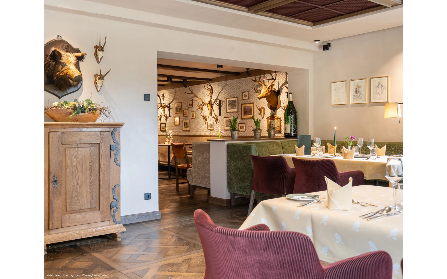 Jagdhaus Wiese Traditionell-modern gestaltetes Restaurant