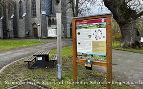 Wanderportal Reiste an der Kirche