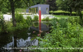 Goldener Hase im Lennepark Schmallenberg