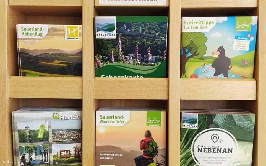 Vielfältige Printprodukte stehen für den Gast zur