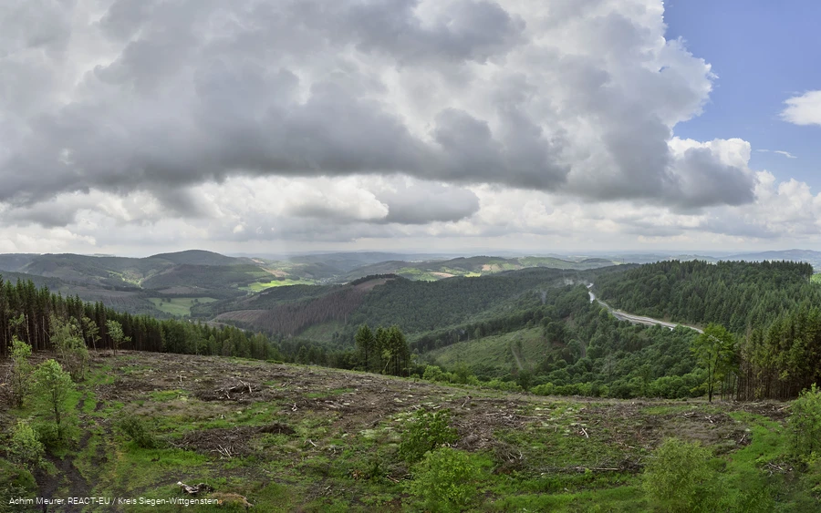 Ausblick vom Gillerturm in Hilchenbach-Lützel Ausblick vom Gillerturm in Hilchenbach-Lützel