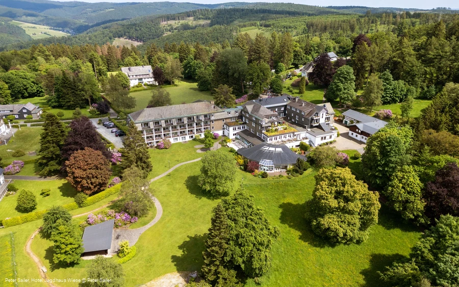 Jagdhaus Wiese in Schmallenberg Luftaufnahme Hotel