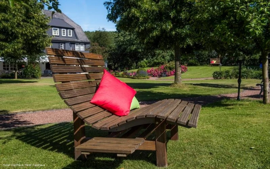 Entspannen im Garten am Hotel Waldhaus