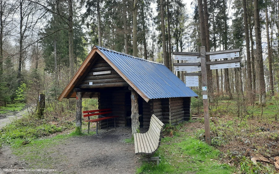 Mitten im Wald gelegen - Schutzhütte Millionenbank