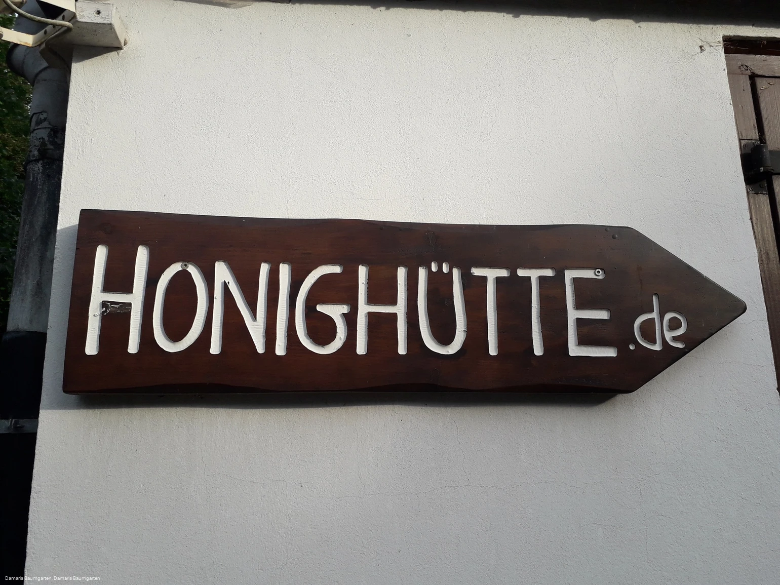 Wegweiser zur Honighütte Wegweiser zur Honighütte