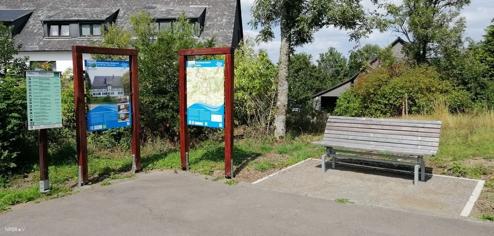 Rastmöglichkeit am Wanderparkplatz Wellin Rastmöglichkeit am Wanderparkplatz Wellin